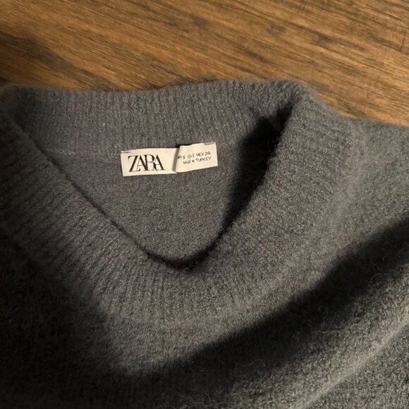 Zara Oversized Sweater - Picture 3 of 4